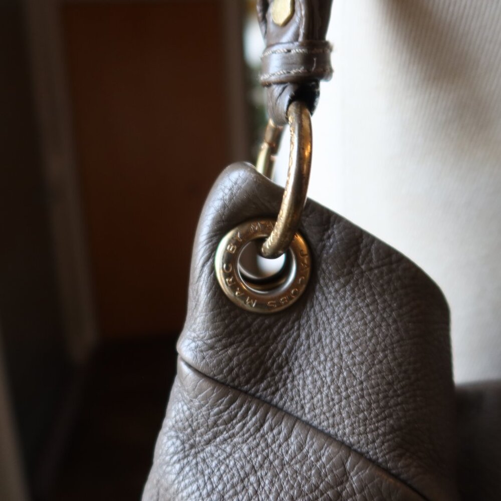 Marc By Marc Jacobs brownish grey classic leather Q Hillier hobo handbag/purse - Picture 7 of 16